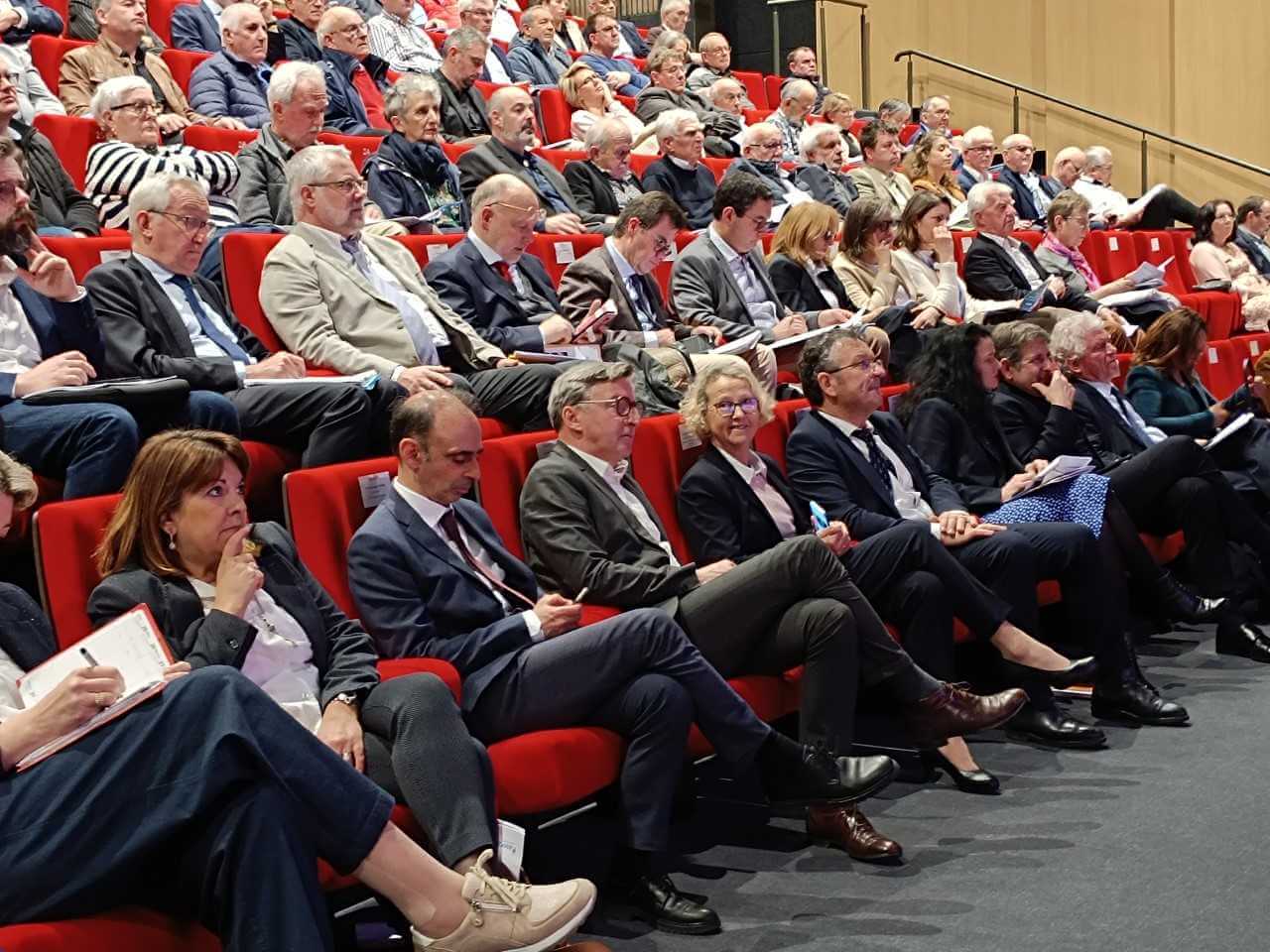 Les Maires du Finistère réunis à SaintRenan » Didier le Gac Député