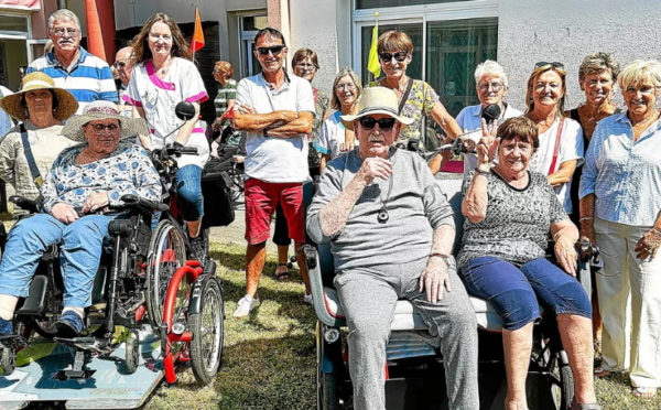 Deux tricycles baptisés lors de la fête des familles à l’Ehpad du Conquet